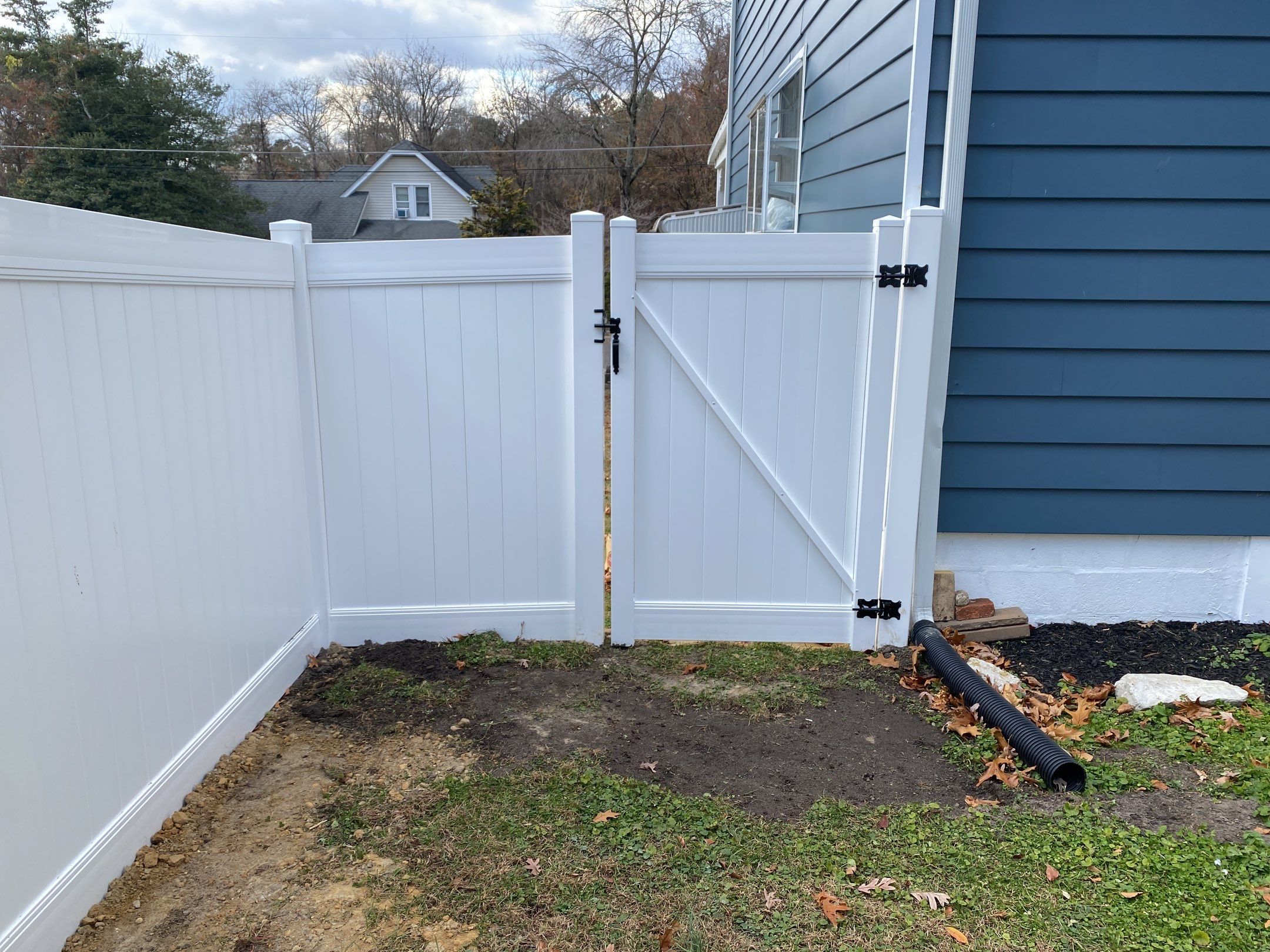 West-Cape-May-New-Jersey-Vinyl-Fence-Installation